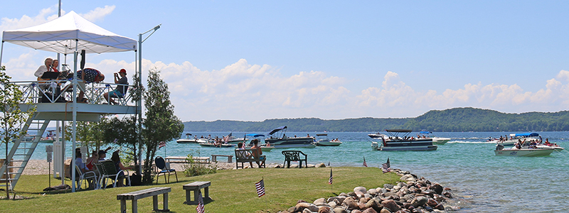 torch lake yacht and country club